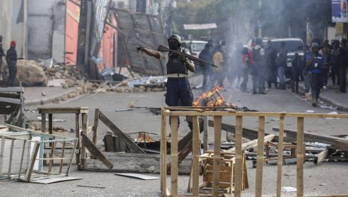 HAITI U PLAMENU - KRIMINALCI UBIJAJU, KIDNAPUJU: Većina od 4.000 zatvorenika pobegla iz zatvora u Port-o-Prensu HAITI U PLAMENU - KRIMINALCI UBIJAJU, KIDNAPUJU: Većina od 4.000 zatvorenika pobegla iz zatvora u Port-o-Prensu