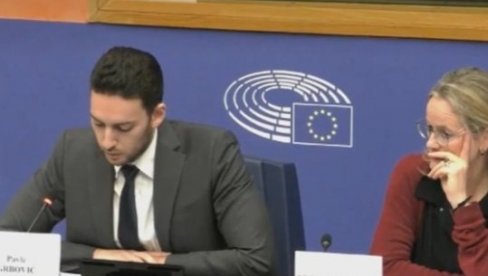 BRUKA I SRAMOTA: Đilasovac pljuje Vučića pred srbomrscima jer nije uveo sankcije Rusiji BRUKA I SRAMOTA: Đilasovac pljuje Vučića pred srbomrscima jer nije uveo sankcije Rusiji