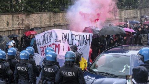 ЧЕТВРТИ ДАН ПРОТЕСТА У ИТАЛИЈИ: Након што је Израел зауставио флотилу са хуманитарном помоћи за Палестинце у Гази ЧЕТВРТИ ДАН ПРОТЕСТА У ИТАЛИЈИ: Након што је Израел зауставио флотилу са хуманитарном помоћи за Палестинце у Гази