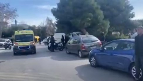 PRVI SNIMCI SA MESTA PUCNJAVE U ATINI: Bivši radnik pucao u kolege,  ima poginulih (VIDEO)