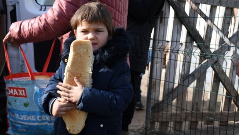 FOTOGRAFIJA KOJA JE POTRESLA SVE: Ovo je Lena (4) iz Koretista na Kosovu i Metohiji