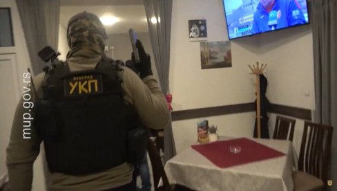 ПРИСВОЈИЛА НОВАЦ ФИРМЕ? Ухапшена жена, осумњичена за корупцију ПРИСВОЈИЛА НОВАЦ ФИРМЕ? Ухапшена жена, осумњичена за корупцију