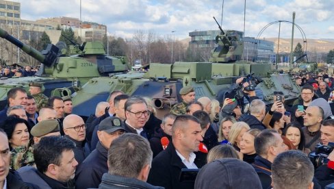 ВУЧИЋ ОБИЛАЗИО ОРУЖЈЕ, А ОНДА СЕ ЗАЧУО ЗЛОКОБАН ЗВУК: Ово су моји омиљени хеликоптери, прави борбени ВУЧИЋ ОБИЛАЗИО ОРУЖЈЕ, А ОНДА СЕ ЗАЧУО ЗЛОКОБАН ЗВУК: Ово су моји омиљени хеликоптери, прави борбени