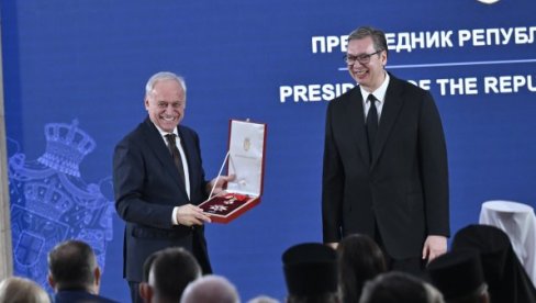 САМО СЛОБОДА СРБИЈЕ НЕ СМЕ ДА ИМА ЦЕНУ: Поводом Дана државности председник Вучић уручио одликовања САМО СЛОБОДА СРБИЈЕ НЕ СМЕ ДА ИМА ЦЕНУ: Поводом Дана државности председник Вучић уручио одликовања