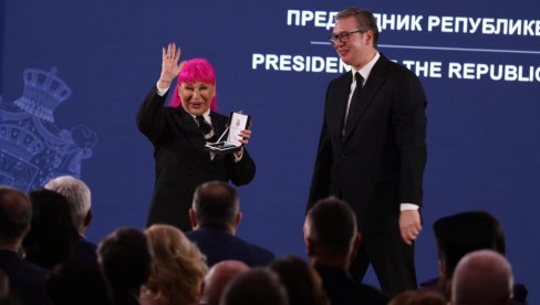 КАРИЈЕРА ЗА ПОНОС: Зорицу Брунцлик за изузетне заслуге одликовао председник Републике Србије Александар Вучић (ФОТО) КАРИЈЕРА ЗА ПОНОС: Зорицу Брунцлик за изузетне заслуге одликовао председник Републике Србије Александар Вучић (ФОТО)