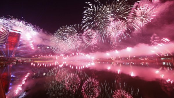 ВЕЛИЧАНСТВЕНО: Погледајте снимак из ваздуха - Спектакл у Београду поводом Дана државности (ВИДЕО)