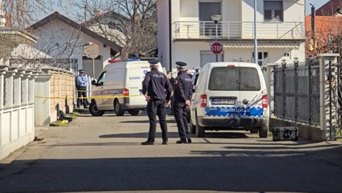 БАЧЕНА БОМБА НА КУЋУ ПОЗНАТОГ СРПСКОГ ПОЛИТИЧАРА: Драма у Бијељини, експлозија се чула у насељу Пет језера (ВИДЕО) БАЧЕНА БОМБА НА КУЋУ ПОЗНАТОГ СРПСКОГ ПОЛИТИЧАРА: Драма у Бијељини, експлозија се чула у насељу Пет језера (ВИДЕО)