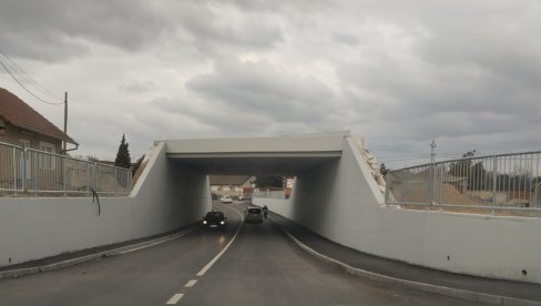 ДА КОЛОСЕК БУДЕ ЈОШ БЕЗБЕДНИЈИ: Завршена изградња два важна објекта на траси будуће брзе пруге од Новог Сада до Суботице ДА КОЛОСЕК БУДЕ ЈОШ БЕЗБЕДНИЈИ: Завршена изградња два важна објекта на траси будуће брзе пруге од Новог Сада до Суботице
