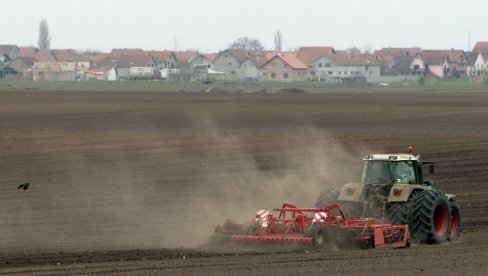 БЕЗБЕДНИ ТРАКТОРИ ПРЕДУСЛОВ ЗА РАД: У Суботици и околини почели прегледи пољопривредне механизације