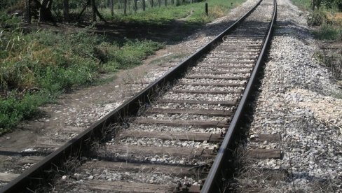 ОПАСНО ЈЕ ПО ЖИВОТ: Забрањено кретање на железничком мосту и тунелу 57 на прузи Београд-Бар