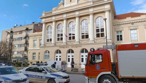 DOJAVA O BOMBI U SMEDEREVSKOJ GIMNAZIJI LAŽNA:Učenici vraćeni na nastavu DOJAVA O BOMBI U SMEDEREVSKOJ GIMNAZIJI LAŽNA:Učenici vraćeni na nastavu
