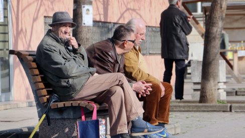 SJAJNE VESTI ZA PENZIONERE: Danas leže novac na račune najstarijih građana, evo ko će se prvi obradovati