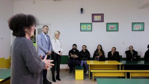 Stručna podrška mamama i tatama: Posle niza edukacija, u Vršcu počinje realizacija projekta Podsticajno roditeljstvo