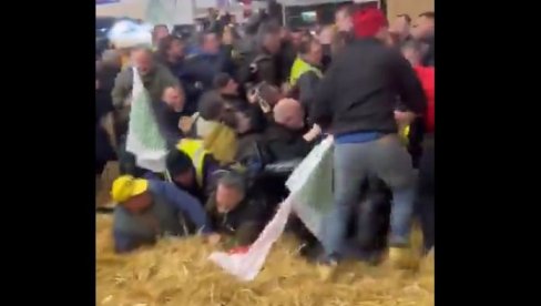 ПОЛИЦИЈАЦИ ЗАВРШИЛИ У СЛАМИ СА КОЗАМА, МАКРОН НА СИГУРНОМ: Појавили се снимци из Париза, људи гледају и не верују шта се дешава (ВИДЕО) ПОЛИЦИЈАЦИ ЗАВРШИЛИ У СЛАМИ СА КОЗАМА, МАКРОН НА СИГУРНОМ: Појавили се снимци из Париза, људи гледају и не верују шта се дешава (ВИДЕО)