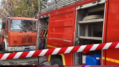 ULICA BLOKIRANA: Požar na Vračaru - Vatrogasne ekipe na terenu (FOTO)