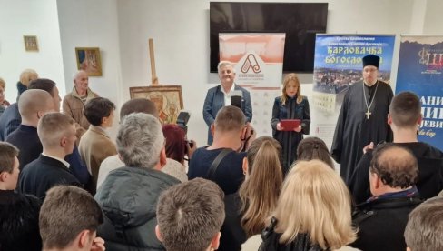 NAJSTARIJU DONELA VELIKA SEOBA SRBA: Povodom jubileja Karlovačke bogoslovije u Arhivu Vojvodine izložene knjige i ikone NAJSTARIJU DONELA VELIKA SEOBA SRBA: Povodom jubileja Karlovačke bogoslovije u Arhivu Vojvodine izložene knjige i ikone