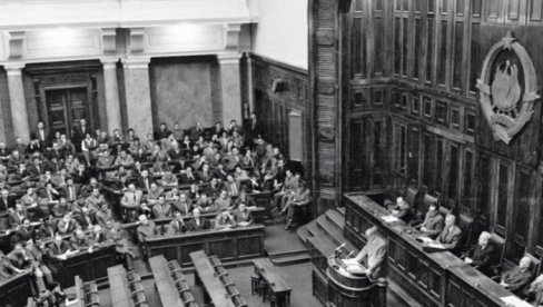 СУСРЕТ СА ИСТОРИЈОМ - Србија платила највећу цену Уставних промена: Пола века од доношења устава из 1974. СУСРЕТ СА ИСТОРИЈОМ - Србија платила највећу цену Уставних промена: Пола века од доношења устава из 1974.