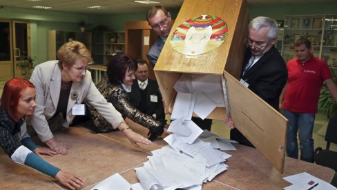 OGROMNA IZLAZNOST NA IZBORIMA U BELORUSIJI: Preliminarni podaci pokazuju da je na birališta izašlo 73,08 odsto glasača OGROMNA IZLAZNOST NA IZBORIMA U BELORUSIJI: Preliminarni podaci pokazuju da je na birališta izašlo 73,08 odsto glasača