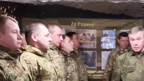 ГЕРАСИМОВ НА ФРОНТУ У УКРАЈИНИ: Најистакнутијим војницима уручио ордене за храброст ГЕРАСИМОВ НА ФРОНТУ У УКРАЈИНИ: Најистакнутијим војницима уручио ордене за храброст