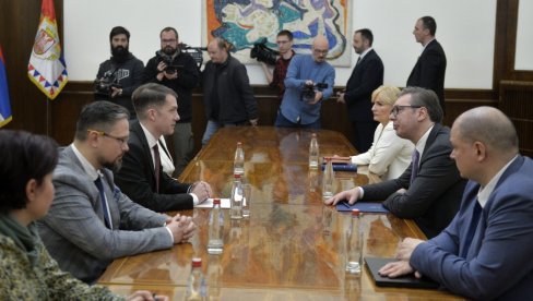 ВУЧИЋ НАСТАВИО КОНСУЛТАЦИЈЕ О НОВОМ МАНДАТАРУ: Разговарао са представницима листе Зукорлића и Жигманова ВУЧИЋ НАСТАВИО КОНСУЛТАЦИЈЕ О НОВОМ МАНДАТАРУ: Разговарао са представницима листе Зукорлића и Жигманова