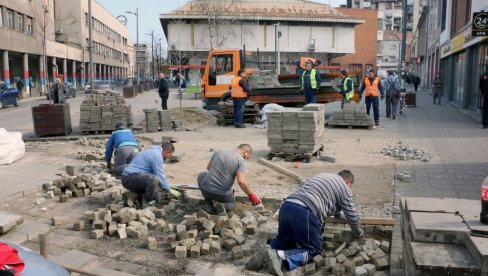 УМЕСТО УНИШТЕНИХ ПЛОЧА - ГРАНИТНА КОЦКА: Нова реконструкција Ђушиног сокачета у Смедереву УМЕСТО УНИШТЕНИХ ПЛОЧА - ГРАНИТНА КОЦКА: Нова реконструкција Ђушиног сокачета у Смедереву