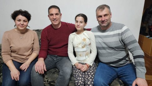 NAĐINA ŽELJA JE DA PROHODA: Kikinda se ujedinila da sakupi novac za lečenje mlade sugrađanke NAĐINA ŽELJA JE DA PROHODA: Kikinda se ujedinila da sakupi novac za lečenje mlade sugrađanke