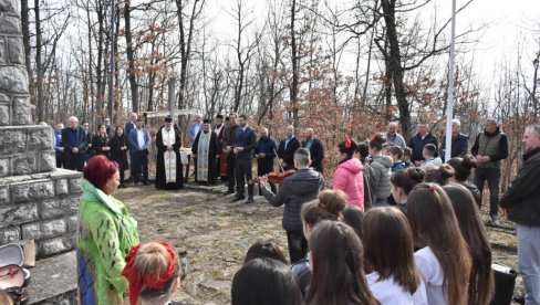 СВЕЧАНОСТ НА БРАНКОВАЧКОМ ВИСУ НАДОМАК ВАЉЕВА  Помен устаницима против Турака