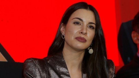 IZBEGLA IZ BOSNE, OCA NIJE VIDELA GODINAMA Teško detinjstvo Dragane Kosjerine: To su traume... IZBEGLA IZ BOSNE, OCA NIJE VIDELA GODINAMA Teško detinjstvo Dragane Kosjerine: To su traume...