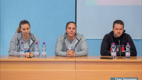 HRABRO NA CRNU GORU: Rukometašice Srbije u Zrenjaninu u Kristalnoj dvorani HRABRO NA CRNU GORU: Rukometašice Srbije u Zrenjaninu u Kristalnoj dvorani