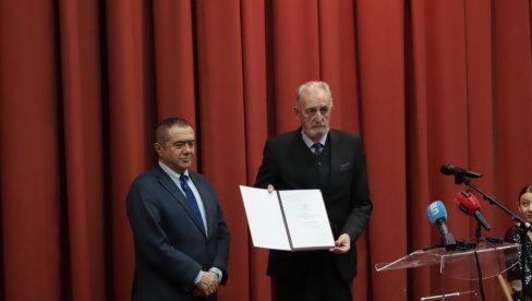 СЛИКА СУДБИНЕ НАШЕГ НАРОДА: Уручењем награда и музичким програмом обележен 192. рођендан Народне библиотеке Србије СЛИКА СУДБИНЕ НАШЕГ НАРОДА: Уручењем награда и музичким програмом обележен 192. рођендан Народне библиотеке Србије
