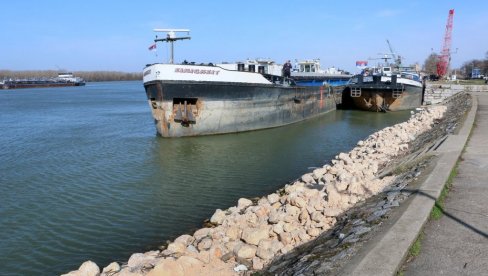 RADOVI NA UREĐENJU OBALOUTVRDE U SMEDEREVU ČEKAJU NIŽI VODOSTAJ: Sanacija oštećenja na čekanju tri meseca RADOVI NA UREĐENJU OBALOUTVRDE U SMEDEREVU ČEKAJU NIŽI VODOSTAJ: Sanacija oštećenja na čekanju tri meseca