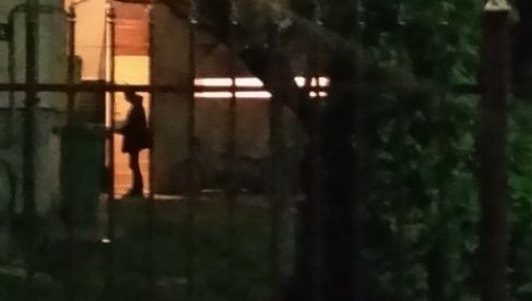 OVO JE KUĆA STRAVE U PETROVARADINU: U njoj nađena tela ubijene dece, roditelji izvršili samoubistvo (FOTO/VIDEO) OVO JE KUĆA STRAVE U PETROVARADINU: U njoj nađena tela ubijene dece, roditelji izvršili samoubistvo (FOTO/VIDEO)