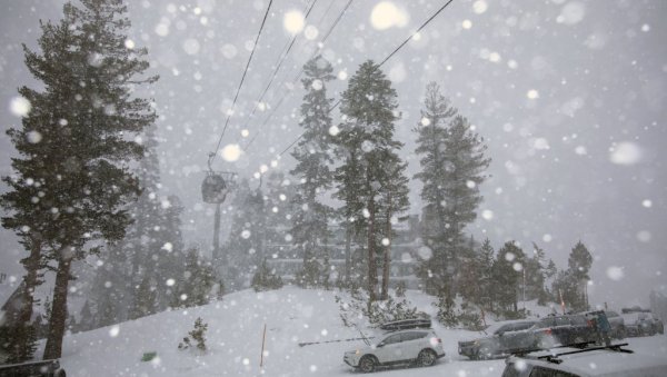 ВЕЈЕ КАО УСРЕД ЗИМЕ: Забелело се у овом крају Србије (ВИДЕО)