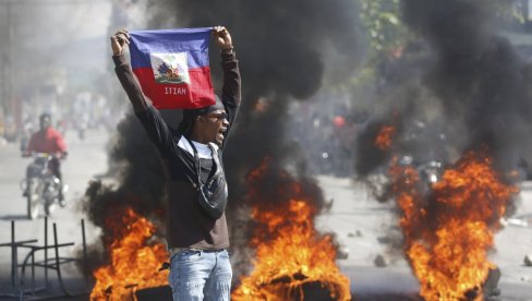 VANREDNO STANJE NA HAITIJU: Naoružane bande napale zatvore - oslobodile skoro 4.000 zatvorenika VANREDNO STANJE NA HAITIJU: Naoružane bande napale zatvore - oslobodile skoro 4.000 zatvorenika