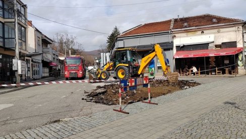 ŠMINKA SE CENTAR GRADA: Radovi kod muzeja i na šetalištu u Vranju