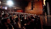 БИЗНИС-ПРИЧА ИНСПИРИСАЛА ПАРАЋИНЦЕ: Мотивационо предавање напунило позоришну салу (ФОТО) БИЗНИС-ПРИЧА ИНСПИРИСАЛА ПАРАЋИНЦЕ: Мотивационо предавање напунило позоришну салу (ФОТО)