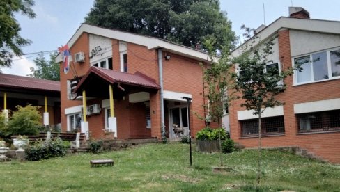 МАЛОЛЕТНЕ СЕСТРЕ ИЗ ДЕЧЈЕГ СЕЛА ОТИШЛЕ САМОВОЉНО: Трага се за две девојчице које су живеле у Сремској Каменици МАЛОЛЕТНЕ СЕСТРЕ ИЗ ДЕЧЈЕГ СЕЛА ОТИШЛЕ САМОВОЉНО: Трага се за две девојчице које су живеле у Сремској Каменици