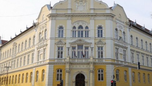 PREHRAMBENO-BIOTEHNOLOŠKI OTKRIVA TAJNE HRANE: Novi smer u Hemijsko-tehnološkoj školi u Subotici PREHRAMBENO-BIOTEHNOLOŠKI OTKRIVA TAJNE HRANE: Novi smer u Hemijsko-tehnološkoj školi u Subotici