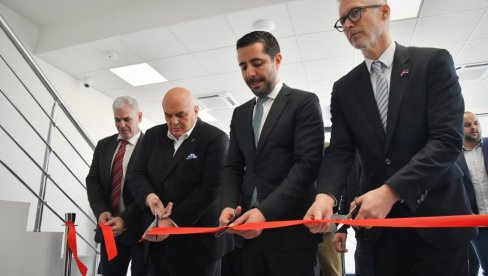 НАЈВАЖНИЈИ ЦИЉ СУ НОВЕ ФАБРИКЕ И НОВА РАДНА МЕСТА Момировић у Јагодини: Аустрија је битан привредни партнер Србије (ФОТО) НАЈВАЖНИЈИ ЦИЉ СУ НОВЕ ФАБРИКЕ И НОВА РАДНА МЕСТА Момировић у Јагодини: Аустрија је битан привредни партнер Србије (ФОТО)