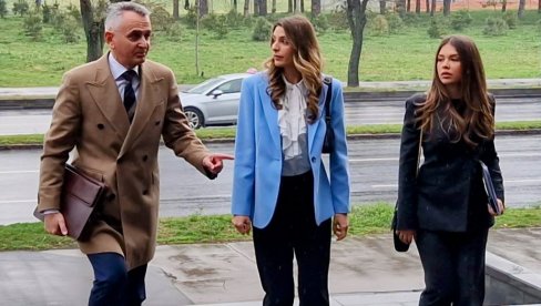 ANĐELA JOVANOVIĆ NAPUSTILA SUD I IZUSTILA SAMO PAR REČI: Evo šta je rekla nakon prvog ročišta s Branislavom Lečićem (VIDEO) ANĐELA JOVANOVIĆ NAPUSTILA SUD I IZUSTILA SAMO PAR REČI: Evo šta je rekla nakon prvog ročišta s Branislavom Lečićem (VIDEO)