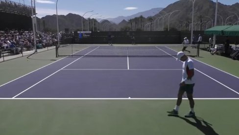 ĐOKOVIĆ POSLAO JAKU PORUKU AMERIMA: Nole trenirao sa jednim od najboljih igrača današnjice (VIDEO) ĐOKOVIĆ POSLAO JAKU PORUKU AMERIMA: Nole trenirao sa jednim od najboljih igrača današnjice (VIDEO)
