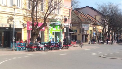 U CENTRU POŽAREVCA: Otvorene prve letnje bašte U CENTRU POŽAREVCA: Otvorene prve letnje bašte