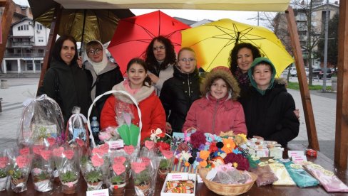 ZARADA U ŠKOLSKU KASU: Osnovci organizovali osmomartovski bazar u Despotovcu ZARADA U ŠKOLSKU KASU: Osnovci organizovali osmomartovski bazar u Despotovcu