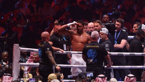 NOKAUT ZA LAKU NOĆ: DŽošua pokazao bivšem MMA šampionu da mu nije dorastao (VIDEO) NOKAUT ZA LAKU NOĆ: DŽošua pokazao bivšem MMA šampionu da mu nije dorastao (VIDEO)