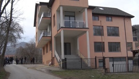 ALBANAC PUCAO I NA KUĆI SRBINA OSTAVIO VENAC: Incident se dogodio u Donjoj Batinji, napadač uahpšen (FOTO) ALBANAC PUCAO I NA KUĆI SRBINA OSTAVIO VENAC: Incident se dogodio u Donjoj Batinji, napadač uahpšen (FOTO)