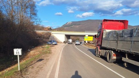 PRVA FOTOFRAFIJA NESREĆE KOD NIŠA: Četvoro povređenih, jedna osoba poginula (FOTO)