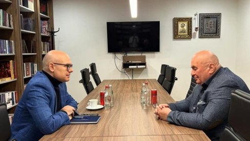 ВУЧЕВИЋ СА ПАЛМОМ: Заједничка борба за слободну Србију ВУЧЕВИЋ СА ПАЛМОМ: Заједничка борба за слободну Србију