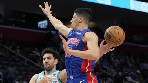 OVI JOŠ TRAŽE LOPTU: Vasilije Micić se opustio i počeo da uživa u NBA ligi (VIDEO) OVI JOŠ TRAŽE LOPTU: Vasilije Micić se opustio i počeo da uživa u NBA ligi (VIDEO)