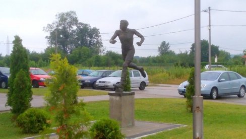 МЕМОРИЈАЛНА ТРКА: У част првог српског олимпијаца, заказана за 25. мај МЕМОРИЈАЛНА ТРКА: У част првог српског олимпијаца, заказана за 25. мај