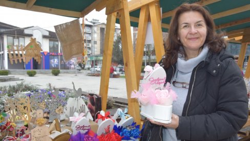 ŠALOVE PLETE - RUKAMA: Čarobni prsti jedne Despotovčanke štrikaju, vezu, stvaraju (FOTO)